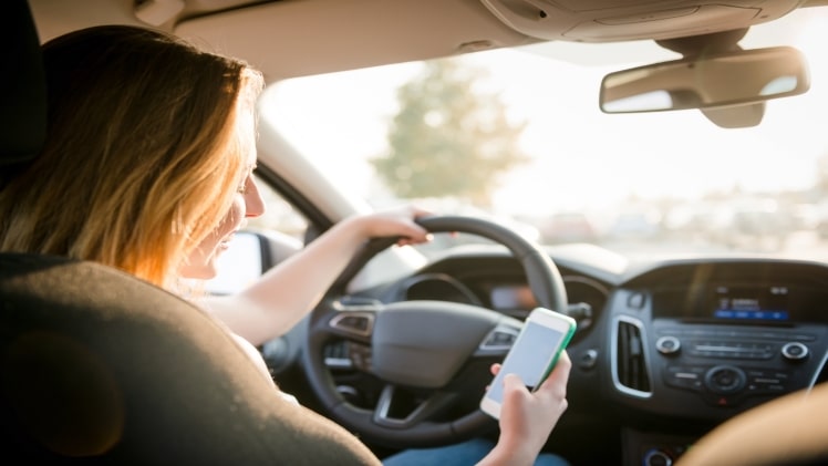 Stop Texting and Driving Right NOW (And Other Tips to Avoid an Accident)- FDAzar